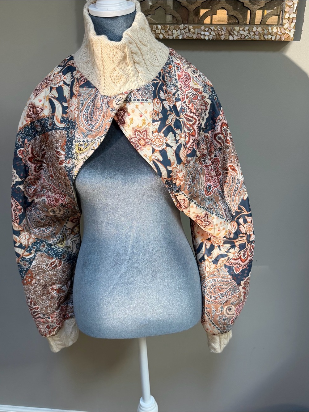 House of Harlow 1960 O/S Colorful Paisley Quilted Long Sleeve Puffer Shrug NWOT